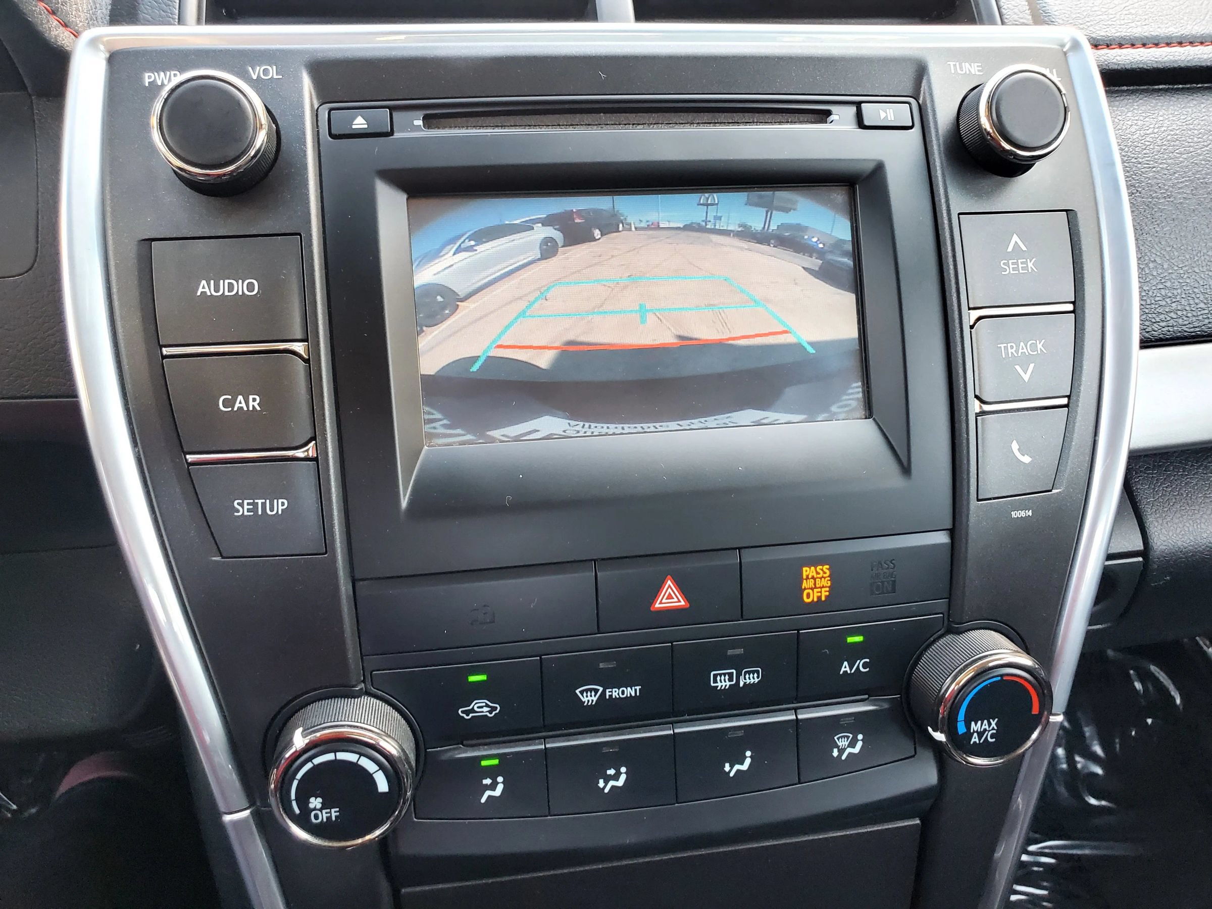 Used 2016 Toyota Camry SE FWD image 41