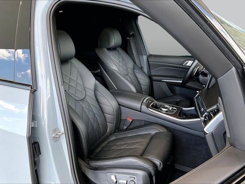 Certified 2024 BMW X5 xDrive40i w/ M Sport Package AWD/4WD image 8