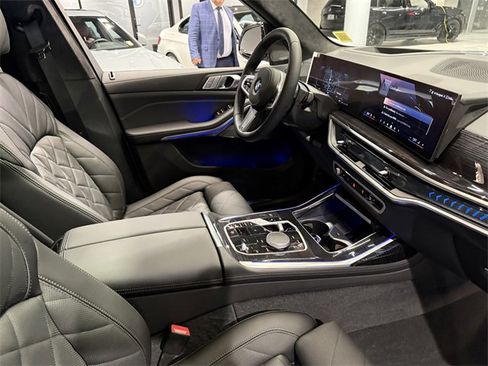 Used 2026 BMW X7 xDrive40i w/ M Sport Package image 29