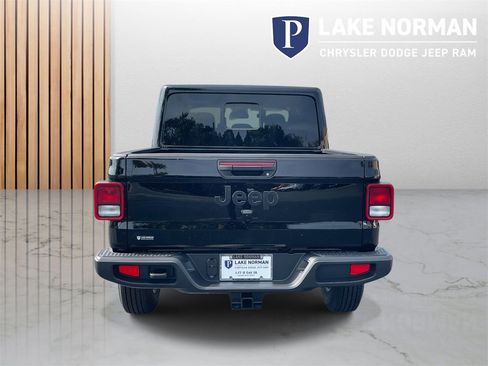 New 2025 Jeep Gladiator Sport image 7