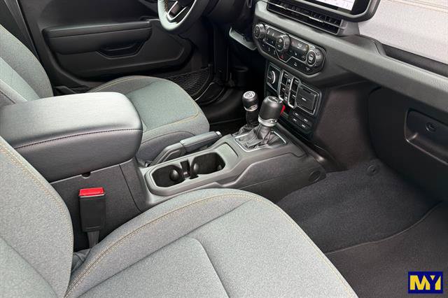Used 2024 Jeep Gladiator Sport AWD/4WD image 19