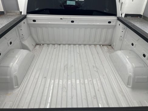 Used 2025 GMC Sierra 1500 SLE image 6