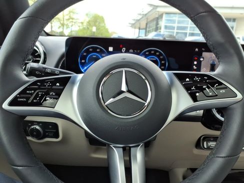Certified 2025 Mercedes-Benz EQB 350 4MATIC SUV image 28