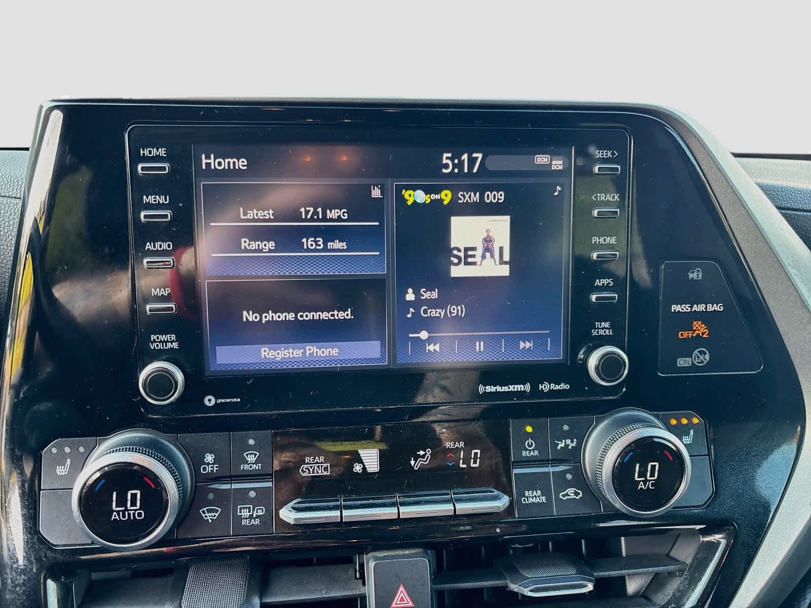 Used 2021 Toyota Highlander XLE FWD image 14