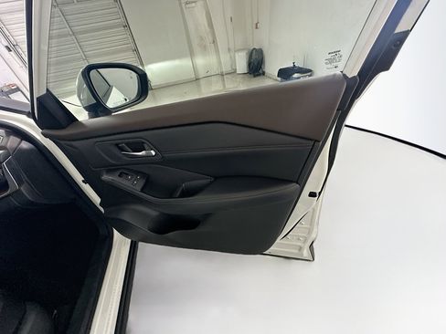 Used 2023 Nissan Rogue SV w/ SV Premium B Package image 32