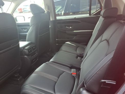 Used 2025 Honda Pilot EX-L image 8