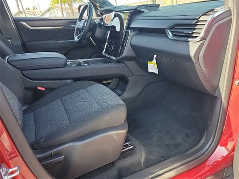 Used 2025 GMC Acadia Elevation image 18