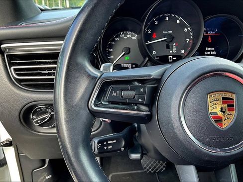 Used 2022 Porsche Macan AWD/4WD image 11