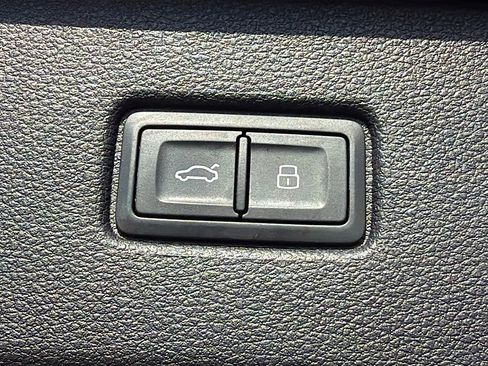 Used 2022 Audi Q7 Premium Plus w/ Premium Plus Package image 14