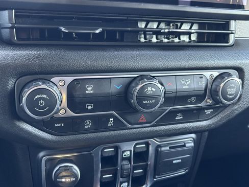 Used 2024 Jeep Wrangler Sport S image 23