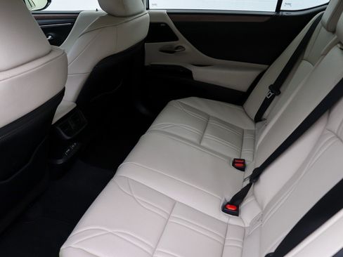 Used 2024 Lexus ES 300h w/ Luxury Package FWD image 23