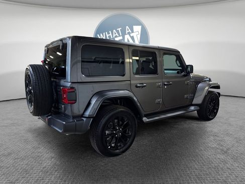 Used 2025 Jeep Wrangler Unlimited Sahara image 3