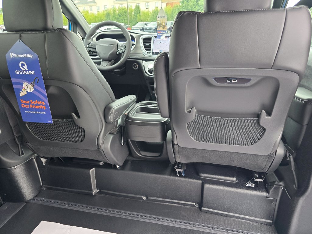 Used 2027 Chrysler Pacifica Select w/ S Appearance Package FWD image 17
