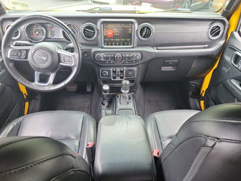Used 2018 Jeep Wrangler Unlimited Sahara AWD/4WD image 16