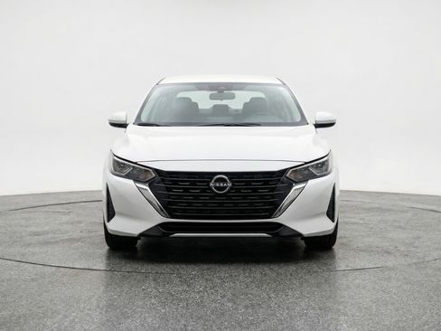 Used 2025 Nissan Sentra SV image 2