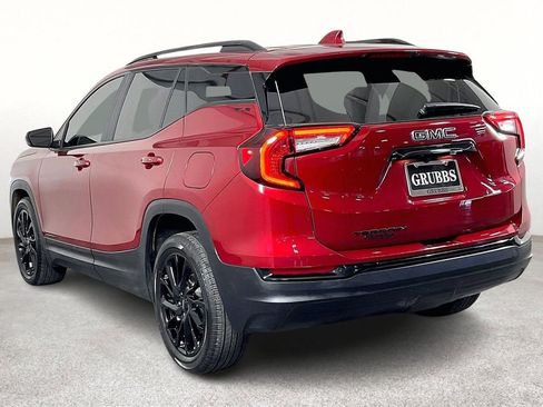 Used 2024 GMC Terrain SLE w/ Driver Convenience Package image 17