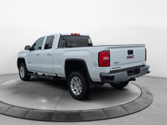 Used 2018 GMC Sierra 1500 SLE w/ Black Pack AWD/4WD image 3