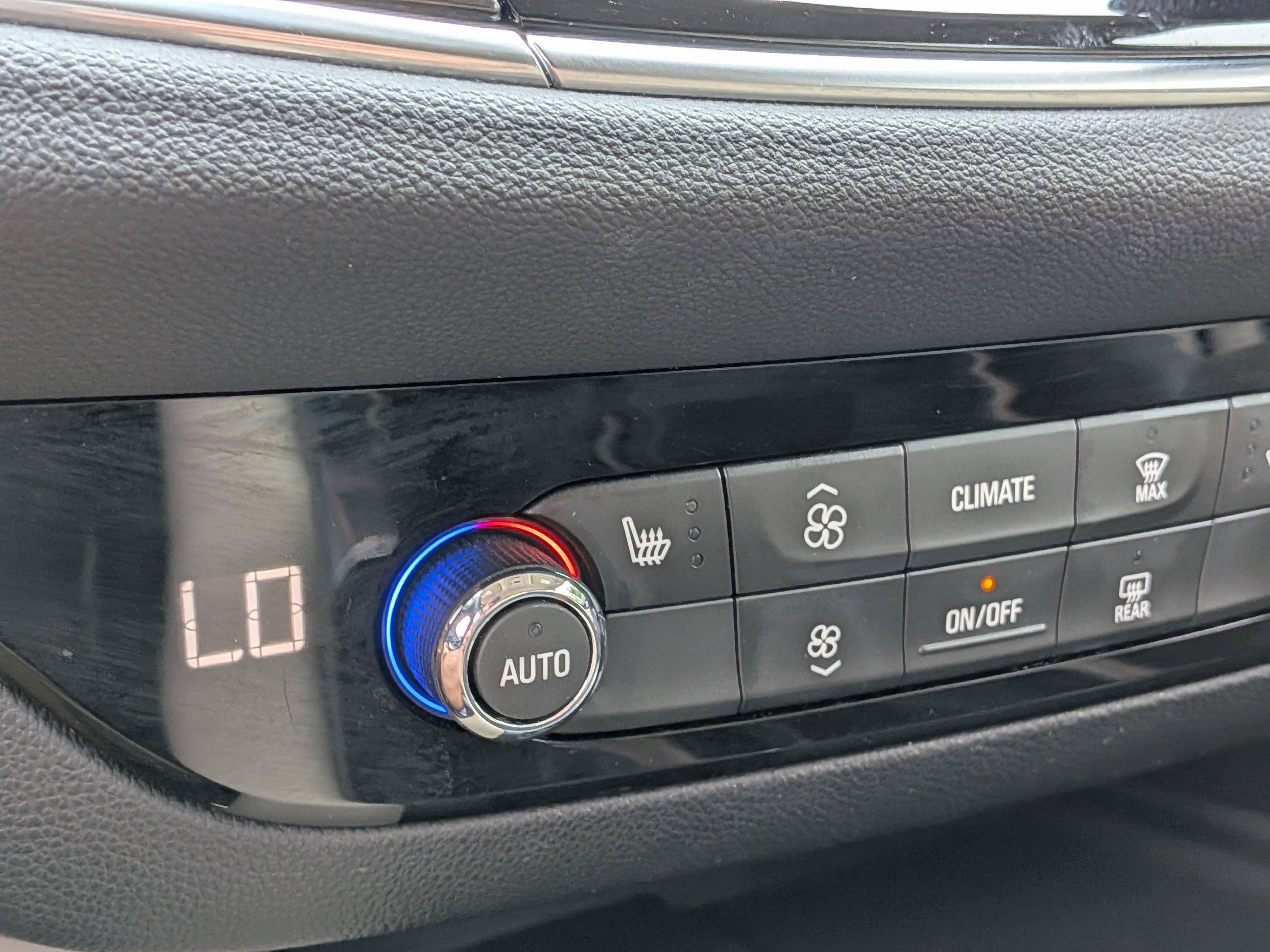 Used 2019 Buick Enclave Essence FWD image 27