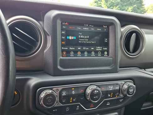 Used 2023 Jeep Gladiator Sport AWD/4WD image 28