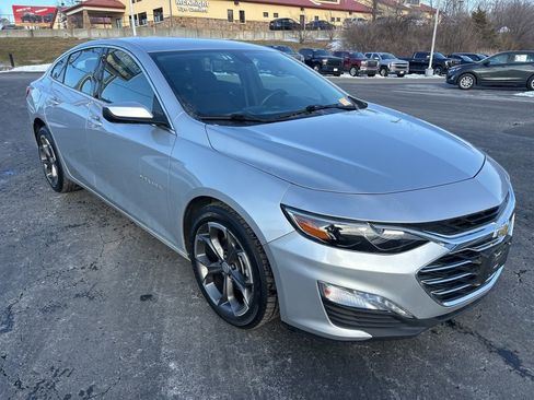 Used 2022 Chevrolet Malibu LT image 3