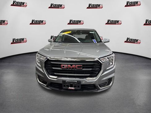 Used 2023 GMC Terrain SLE image 2