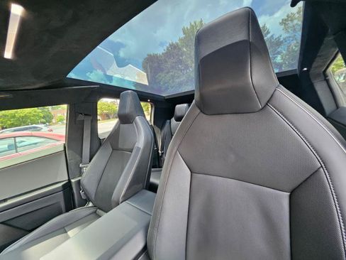 Used 2024 Tesla Cybertruck AWD Crew Cab image 40