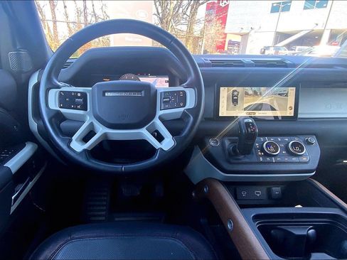 Used 2024 Land Rover Defender 110 X-Dynamic SE image 5