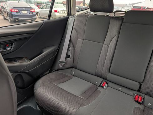 Used 2025 Subaru Outback Premium AWD/4WD image 12