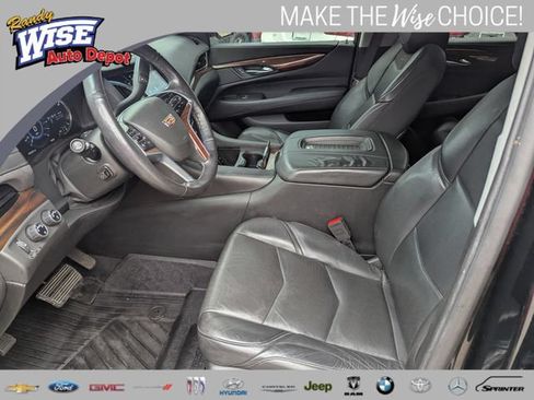 Used 2018 Cadillac Escalade Luxury AWD/4WD image 10