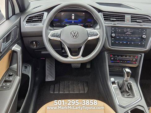 Used 2024 Volkswagen Tiguan SE FWD image 11