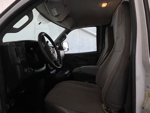 Used 2017 Chevrolet Express 3500 w/ Chrome Appearance Package image 13