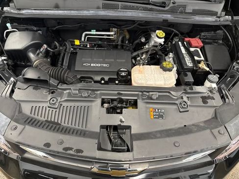 Used 2020 Chevrolet Trax LS FWD image 28