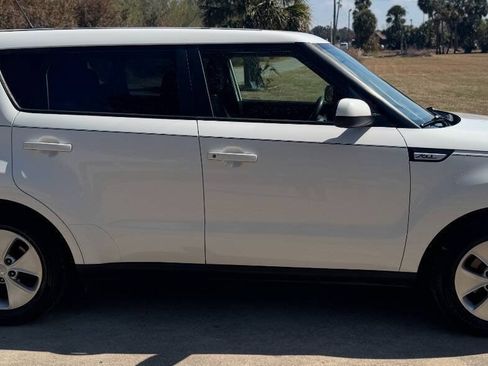 Used 2016 Kia Soul FWD image 7