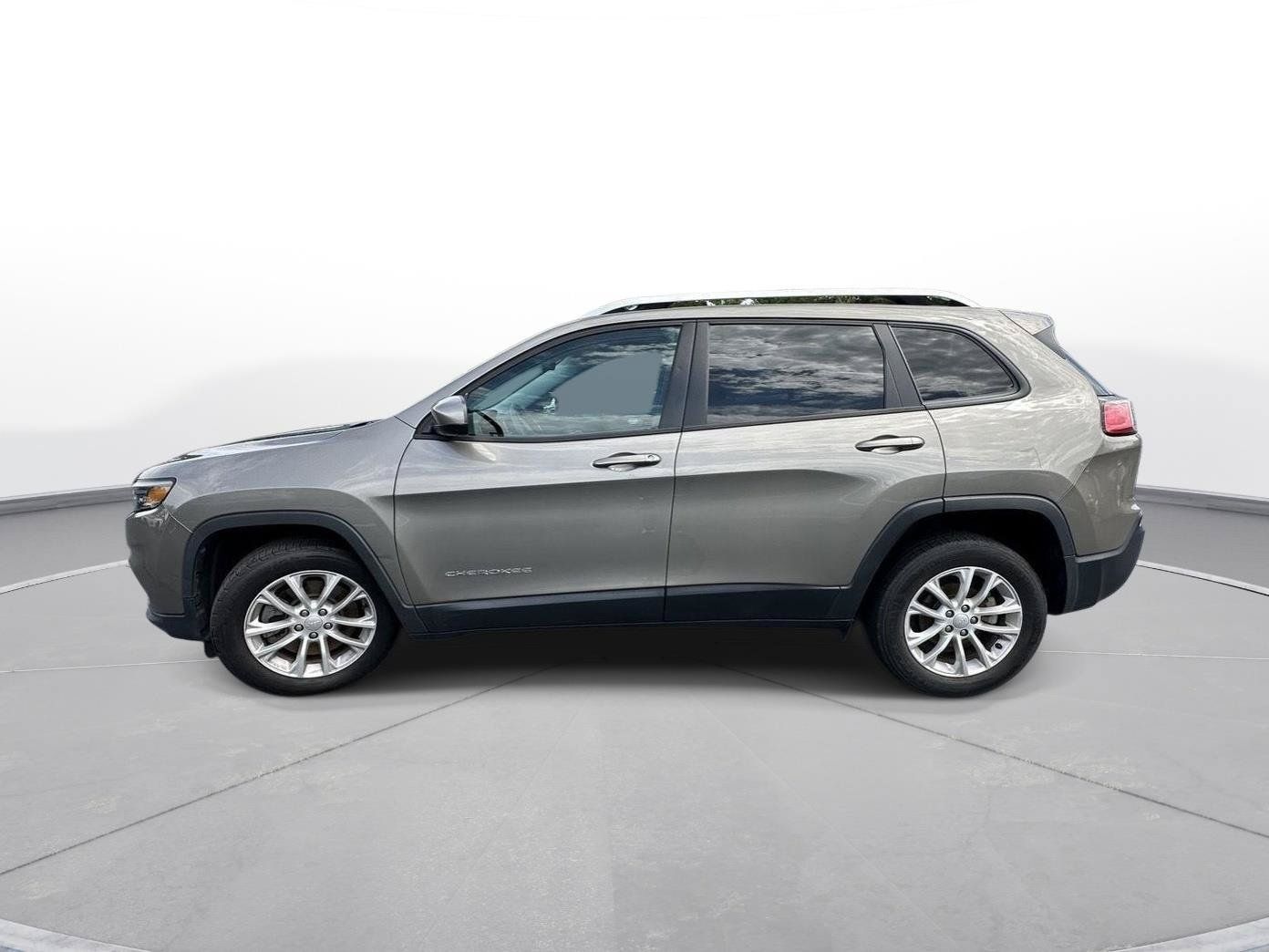 Used 2020 Jeep Cherokee Latitude FWD image 9