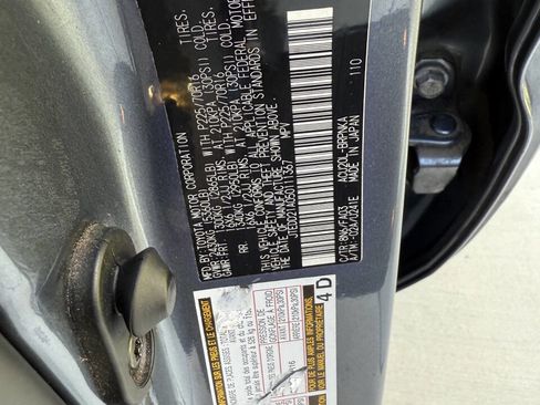 Used 2005 Toyota Highlander 2WD w/ 3rd Row image 19