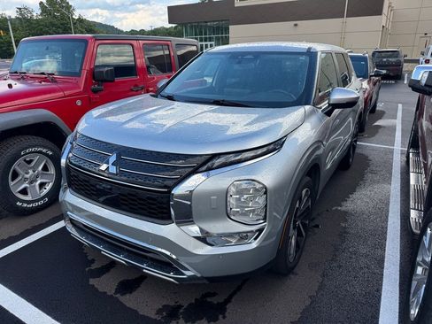 Used 2022 Mitsubishi Outlander SE AWD/4WD image 2