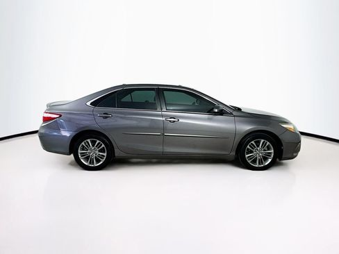 Used 2017 Toyota Camry SE w/ Moonroof Package FWD image 9