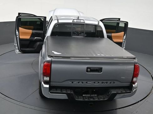 Used 2019 Toyota Tacoma SR5 w/ SR5 Appearance Package (SM) image 33