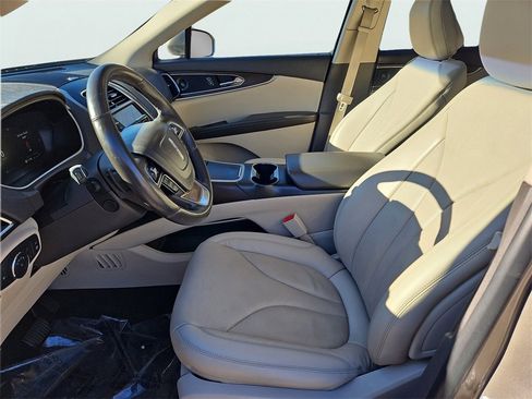 Used 2020 Lincoln Nautilus Reserve image 36