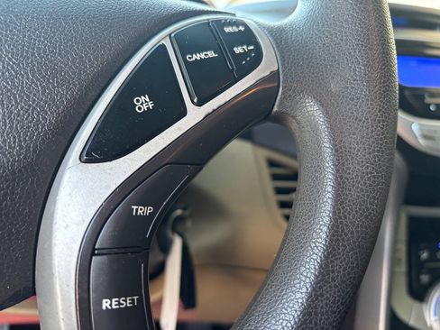 Used 2012 Hyundai Elantra GLS FWD image 17