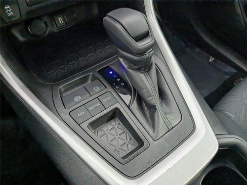 Certified 2021 Toyota RAV4 XLE image 17