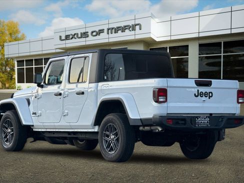 Used 2024 Jeep Gladiator Sport image 3