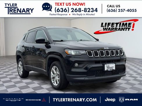 Used 2024 Jeep Compass Latitude AWD/4WD image 1