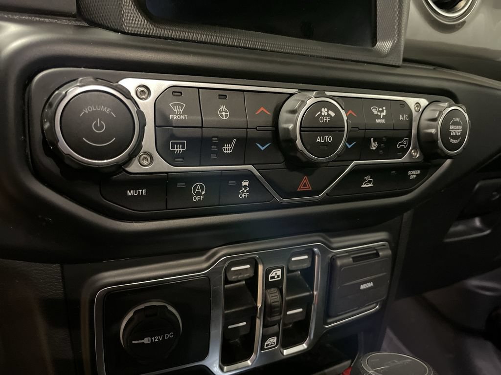 Used 2022 Jeep Gladiator Overland w/ Cold Weather Group AWD/4WD image 34