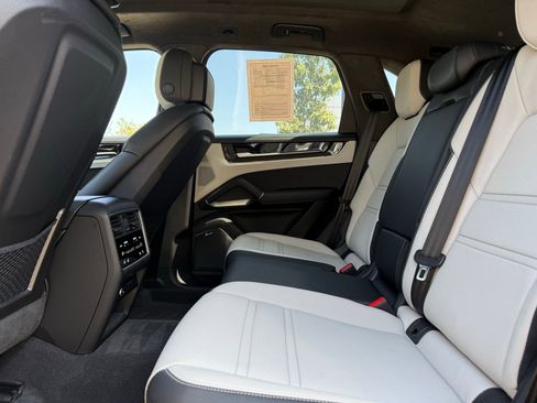 Certified 2025 Porsche Cayenne Turbo image 30