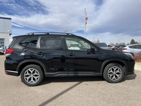 Used 2024 Subaru Forester Premium image 10