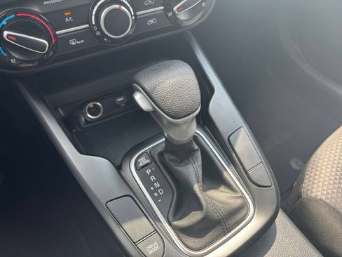 Used 2025 Kia Soul LX w/ LX Technology Package FWD image 31