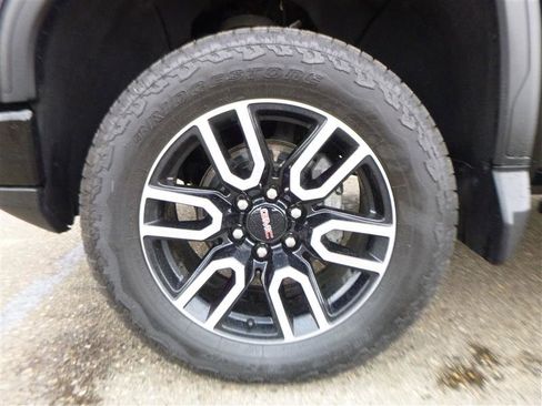 Used 2024 GMC Sierra 1500 AT4 w/ Technology Package AWD/4WD image 26