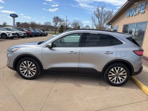 Used 2022 Ford Escape Titanium w/ Class II Trailer Tow Package image 4