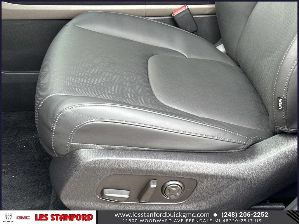 Used 2025 Kia Carnival EX FWD image 18